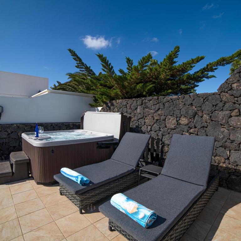 Villa Amigo - Three-Bedroom Villa - 2