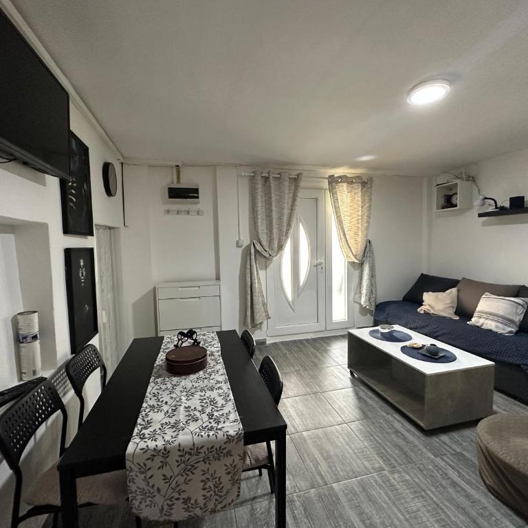 Privatni smeštaj Zlatko - Two-Bedroom Apartment - 10