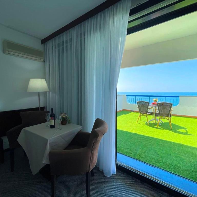 CORPUS A - Hotel Albatros - Deluks Soba s Bračnim Krevetom i Pomoćnim Ležajem - 9