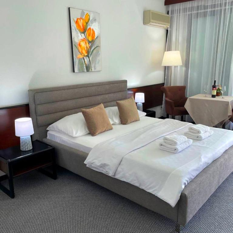 CORPUS A - Hotel Albatros - Deluks Soba s Bračnim Krevetom i Pomoćnim Ležajem - 4