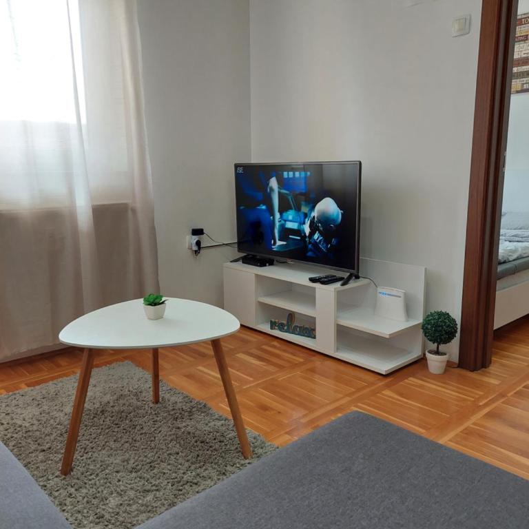 Smiley 2 - Subotica Centar - One-Bedroom Apartment - 8