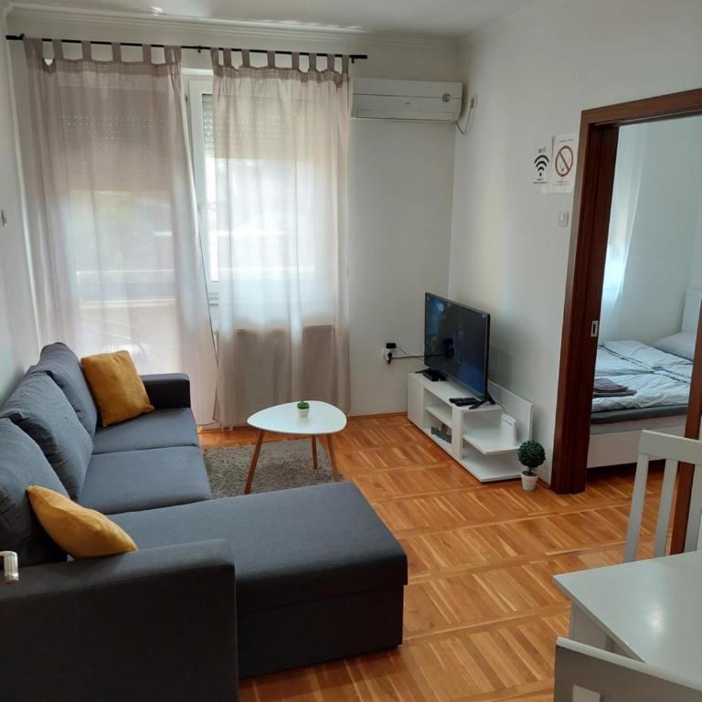 Smiley 2 - Subotica Centar - One-Bedroom Apartment - 1