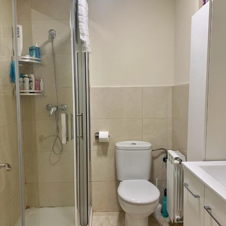 Piso recien reformado y con buena ubicación - Two-Bedroom Apartment - 9