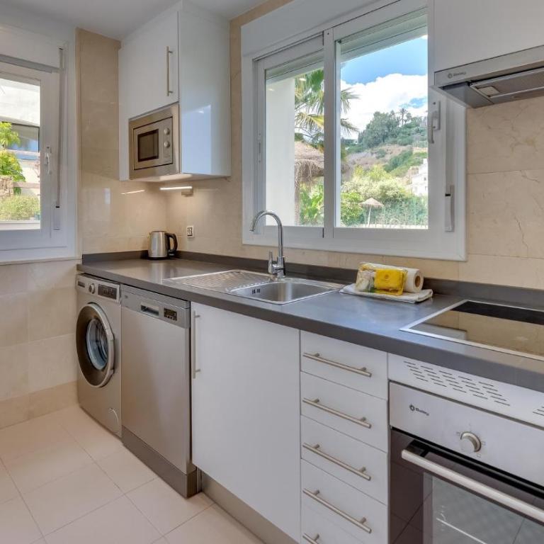 Magic Corner on Golden Mile - Apartment - 66