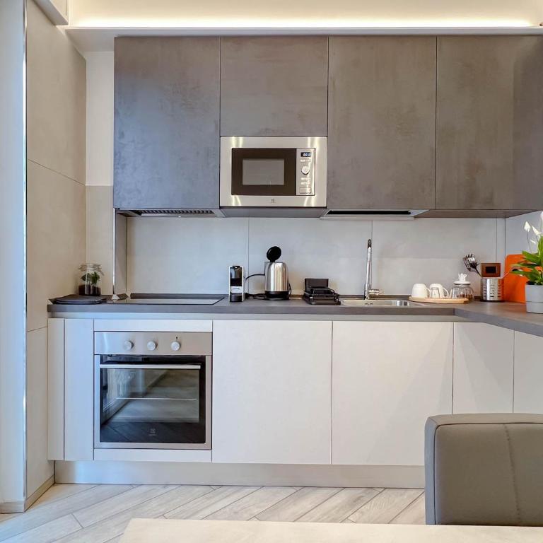 Trilocale super ristrutturato - Appartamento con 2 Camere da Letto - 6