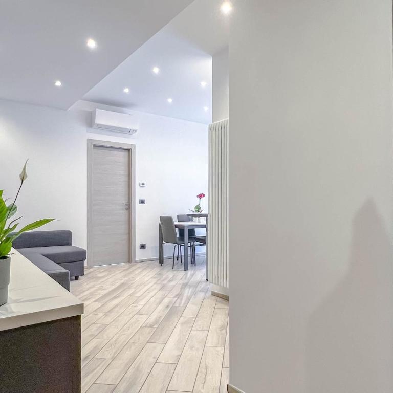 Trilocale super ristrutturato - Appartamento con 2 Camere da Letto - 15