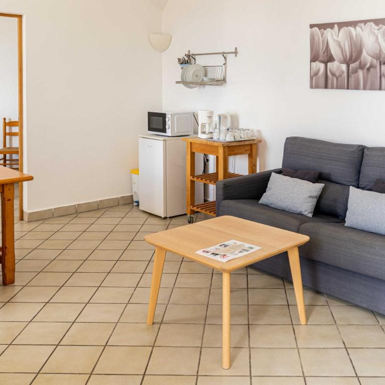 Petit Hotel Hostatgeria Sant Salvador - Apartamento de 2 dormitorios con terraza - 9