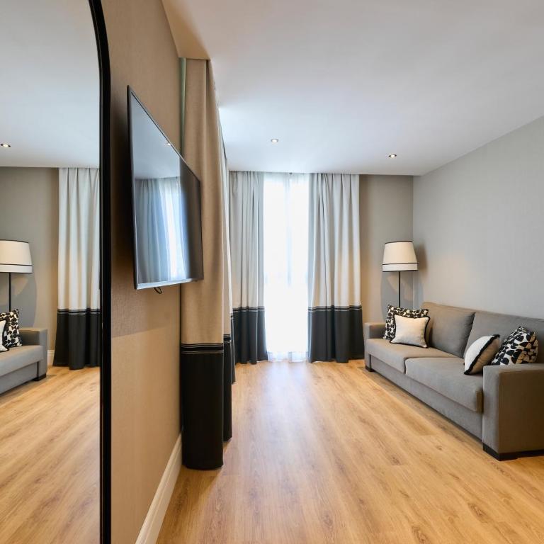 Catalonia Ramblas 4* Sup - Suite with Private Pool - 3