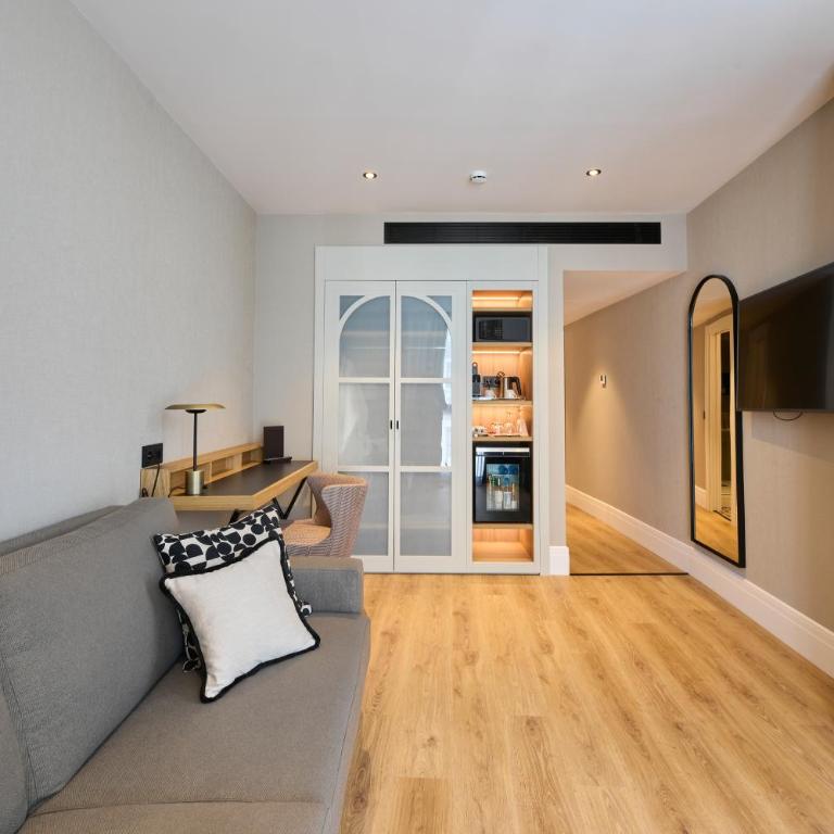 Catalonia Ramblas 4* Sup - Suite with Private Pool - 5