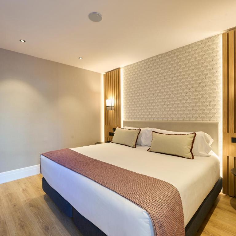 Catalonia Ramblas 4* Sup - Suite with Private Pool - 1
