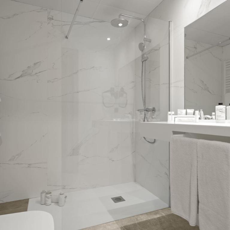Hotel Zentral Ramiro I Oviedo - Habitación Doble con zona de estar - 3