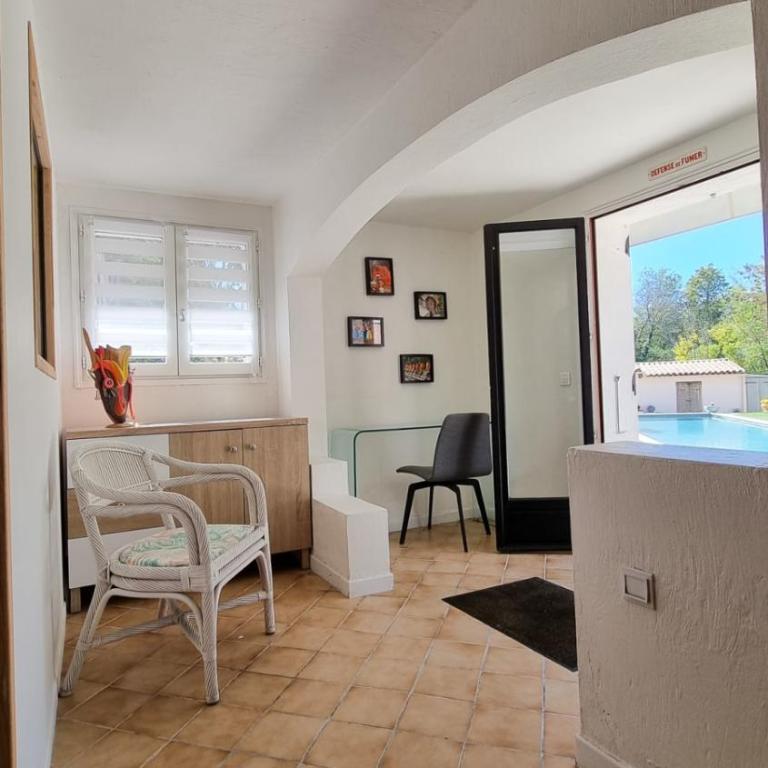 Dolce Apartment 3 Bedrooms 5 Guests 10min to Cannes - Appartement - 35
