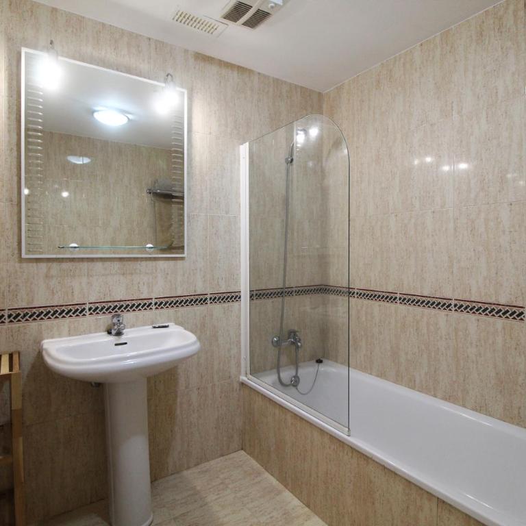 "Mountain View" 2 Bedroom Apartment with Pools Parking - Apartamento de 2 dormitorios - 49