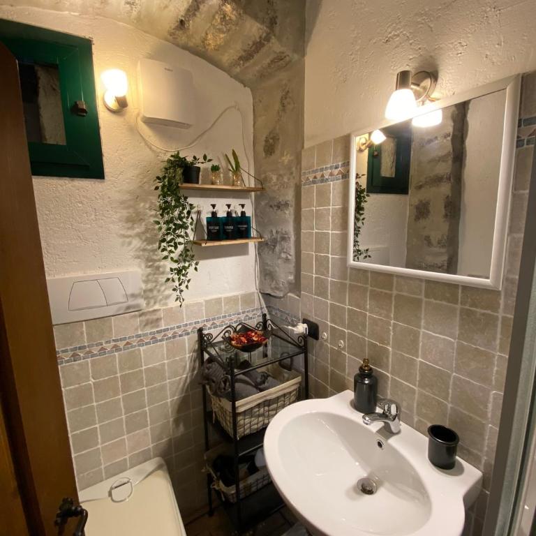 La Casa nei Vicoli: in Centro a Due Passi dal Lago - Appartamento con 1 Camera da Letto - 3