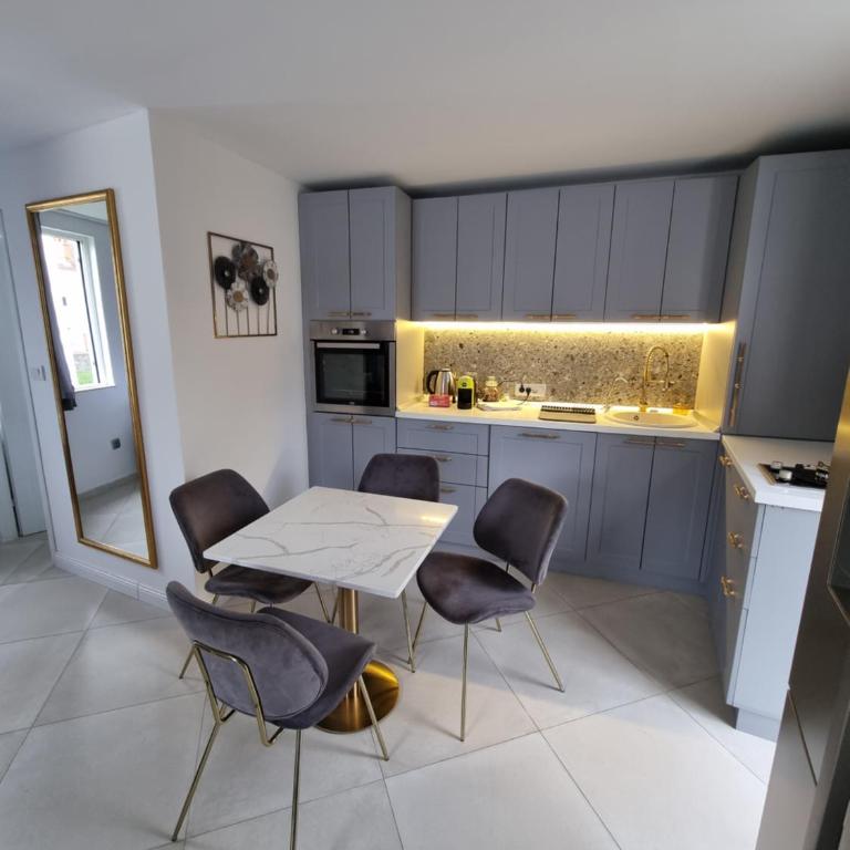 Villa with Pool & Garden apartment 1 Ognjen - One-Bedroom Apartment - 1