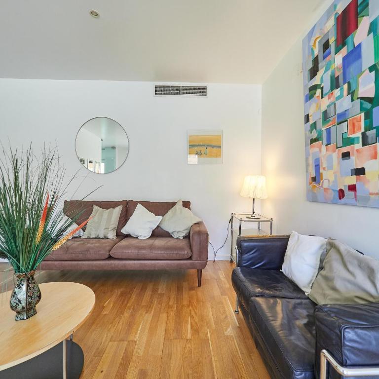 BarcelonaForRent Vila Olimpica Pool Suites - Three-Bedroom Apartment with swimming pool - Ramón Turró, 52 - 59