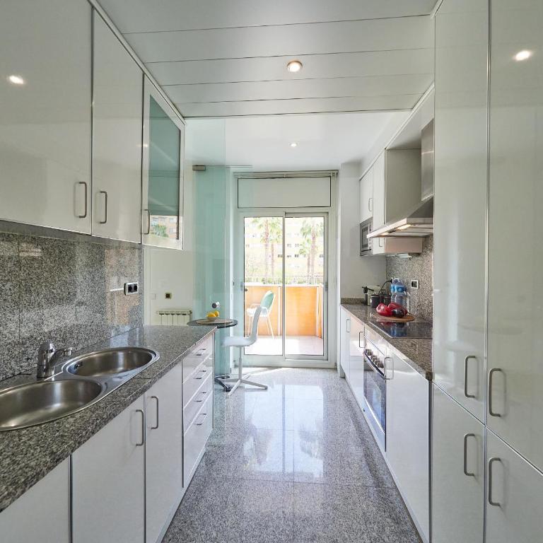 BarcelonaForRent Vila Olimpica Pool Suites - Three-Bedroom Apartment with swimming pool - Ramón Turró, 52 - 68