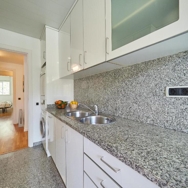 BarcelonaForRent Vila Olimpica Pool Suites - Three-Bedroom Apartment with swimming pool - Ramón Turró, 52 - 64