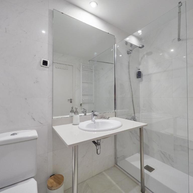 BarcelonaForRent Vila Olimpica Pool Suites - Three-Bedroom Apartment with swimming pool - Ramón Turró, 52 - 85