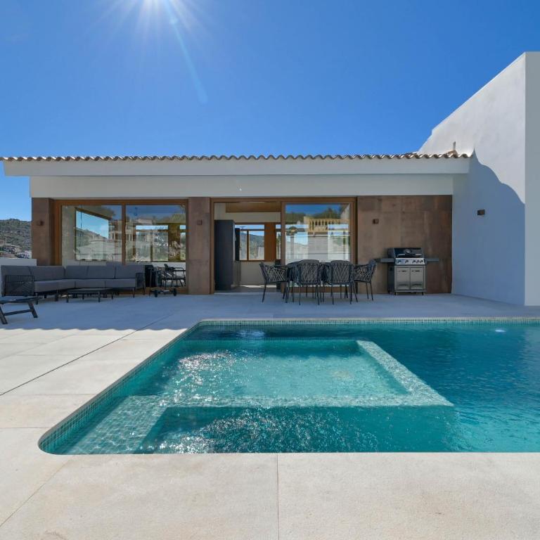 Graham Holiday Rentals - Litoral - Villa with Private Pool - 2