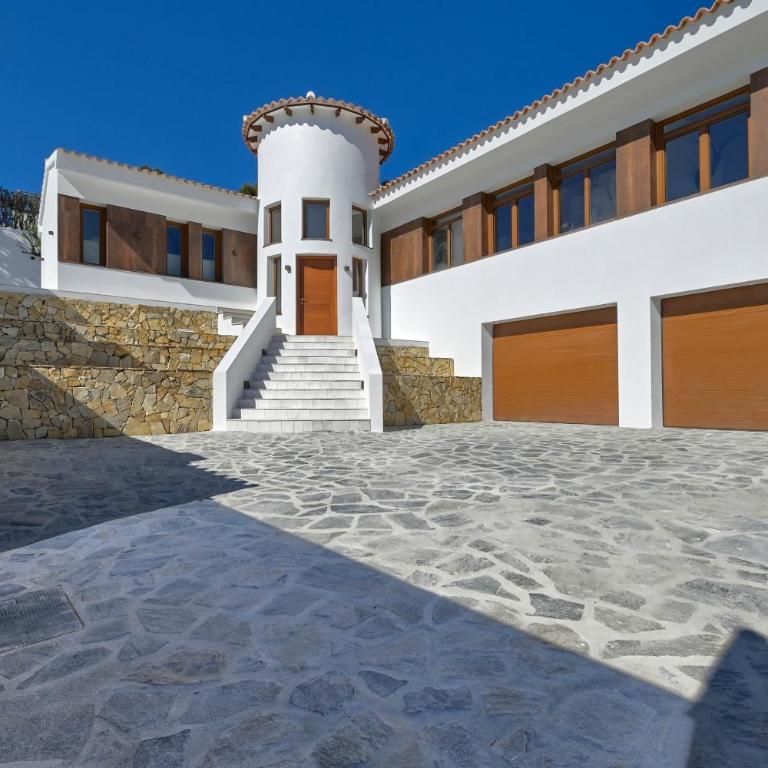 Graham Holiday Rentals - Litoral - Villa with Private Pool - 32