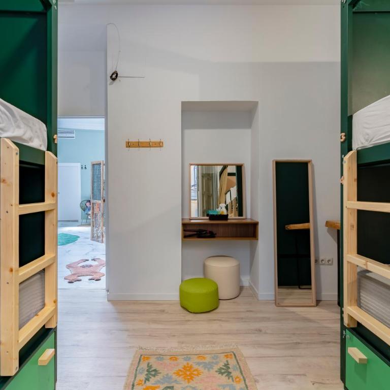 The Urban Jungle Hostel - Cama en habitación femenina compartida de 4 camas - 6