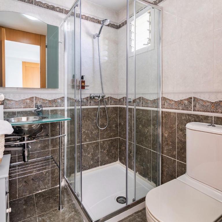 Penthouse Duplex in a 4 floors spanish house -8 min to center by Metro - Penthouse Apartment - 78