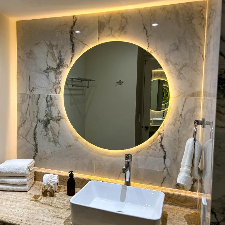 Seashore Apartment Cancun - Deluxe Double Room with Balcony and Sea View - 1