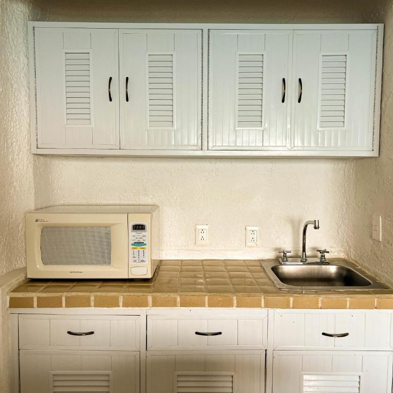Seashore Apartment Cancun - Studio with Sea View - 16