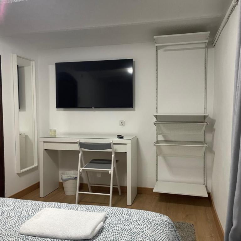 N1 Casa de Madrid - greenpeace line - Double Room with Shared Bathroom - 16