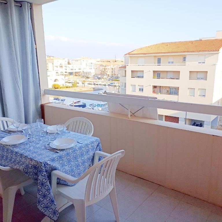 Charmant T2 cabine à Sète avec loggia et parking privé - FR-1-338-450 - Appartement - 1