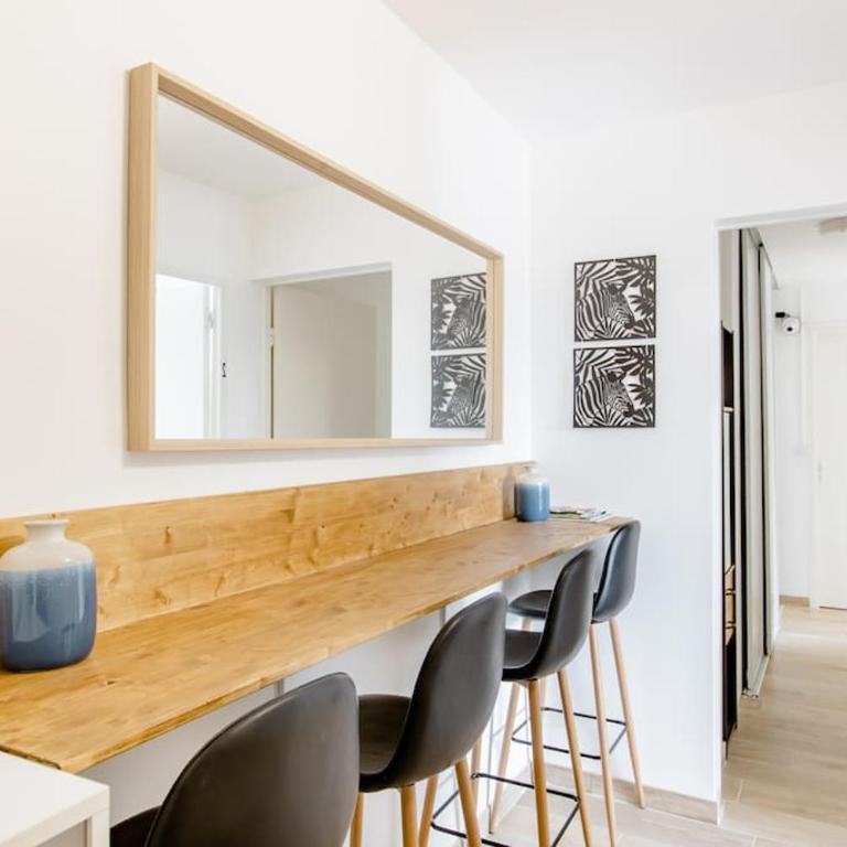 Private room in renovated apartment - Tram 1 min walk - Zweibettzimmer - 12