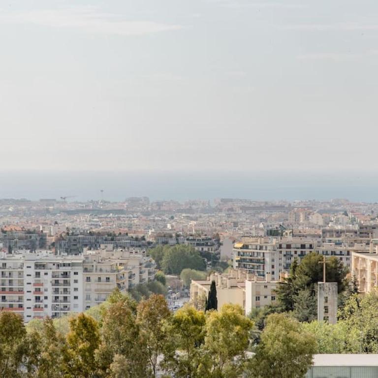 Private room in renovated apartment - Tram 1 min walk - Doppelzimmer mit Balkon und Meerblick - 9