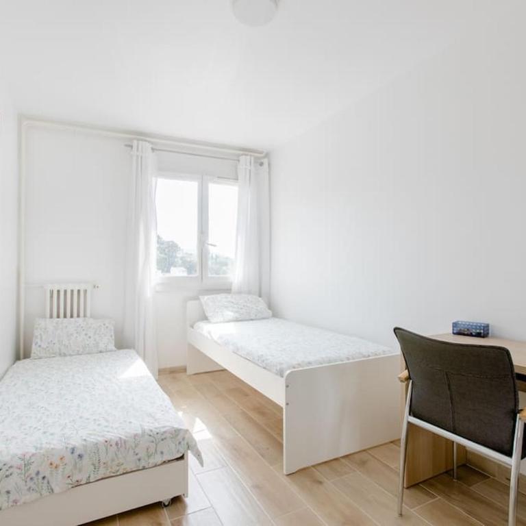 Private room in renovated apartment - Tram 1 min walk - Zweibettzimmer - 6