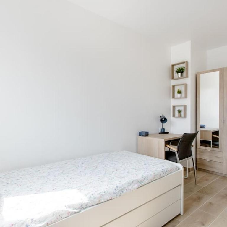 Private room in renovated apartment - Tram 1 min walk - Zweibettzimmer - 5