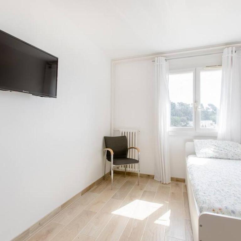 Private room in renovated apartment - Tram 1 min walk - Zweibettzimmer - 4