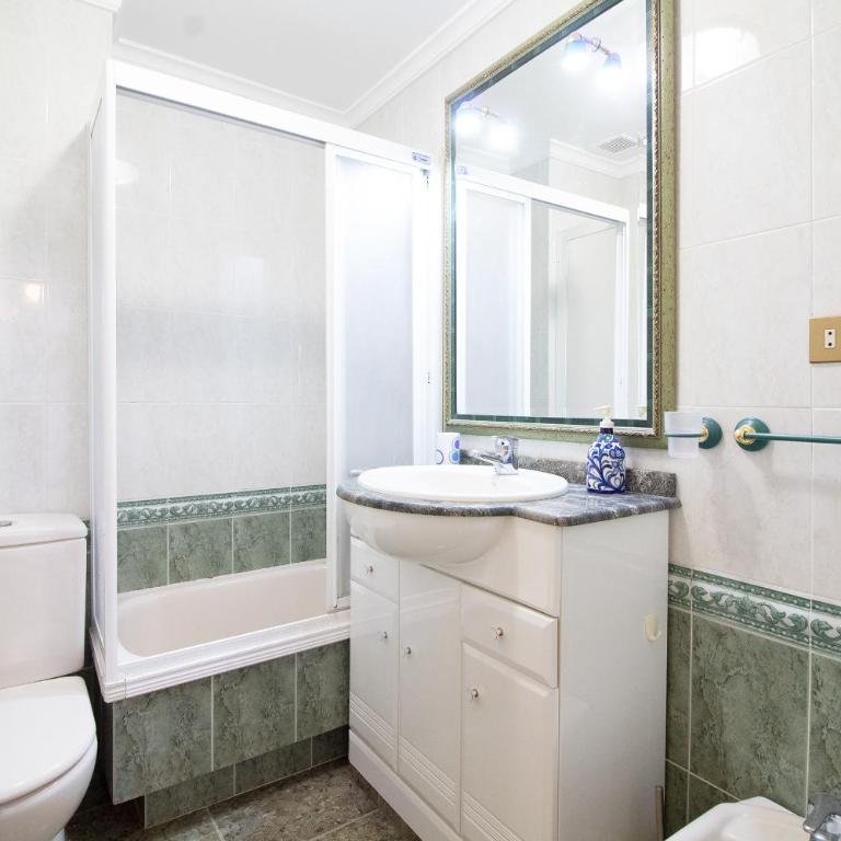 Global Vacacional, Apartamento con terraza y piscina a un paso de la playa - Apartment - 25