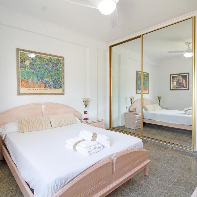 Global Vacacional, Apartamento con terraza y piscina a un paso de la playa - Apartment - 21