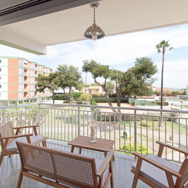 Global Vacacional, Apartamento con terraza y piscina a un paso de la playa - Apartment - 3
