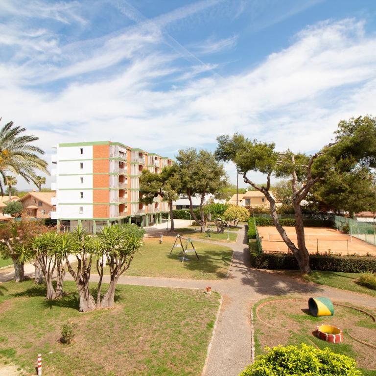 Global Vacacional, Apartamento con terraza y piscina a un paso de la playa - Apartment - 40