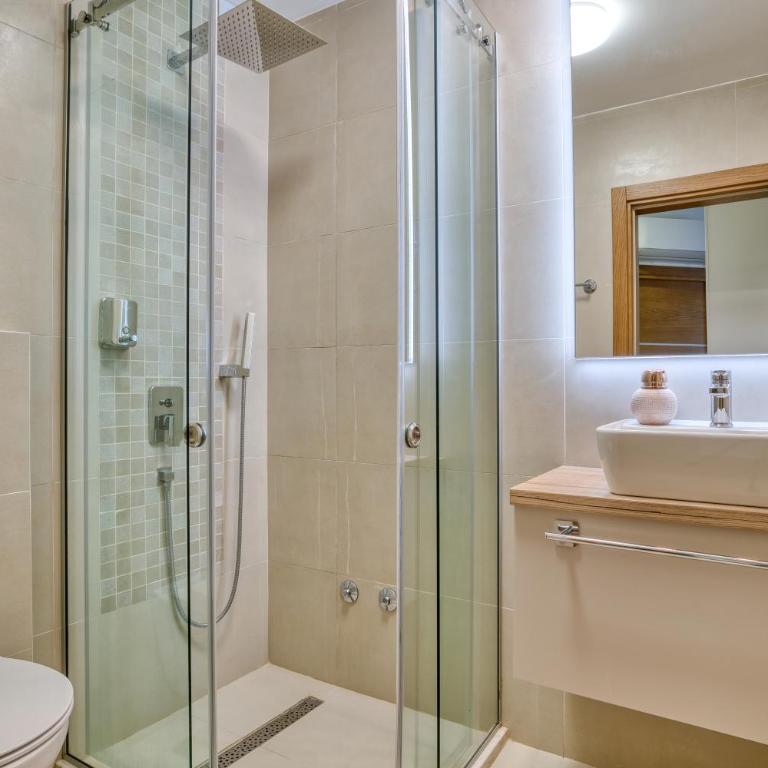 Symphony Apartments Street View - Superior Apartment - 4