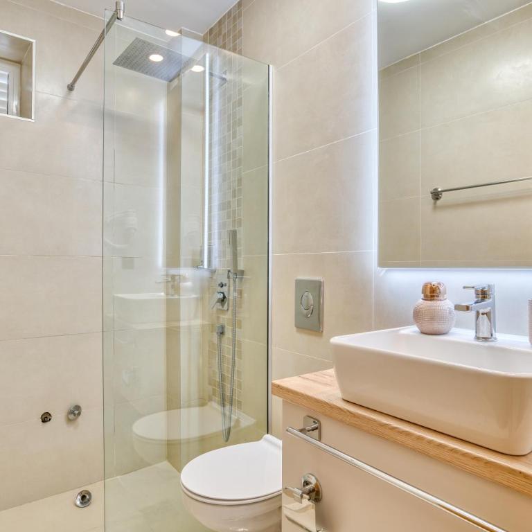 SYMPHONY - Deluxe Double Room with Balcony and Sea View - 3