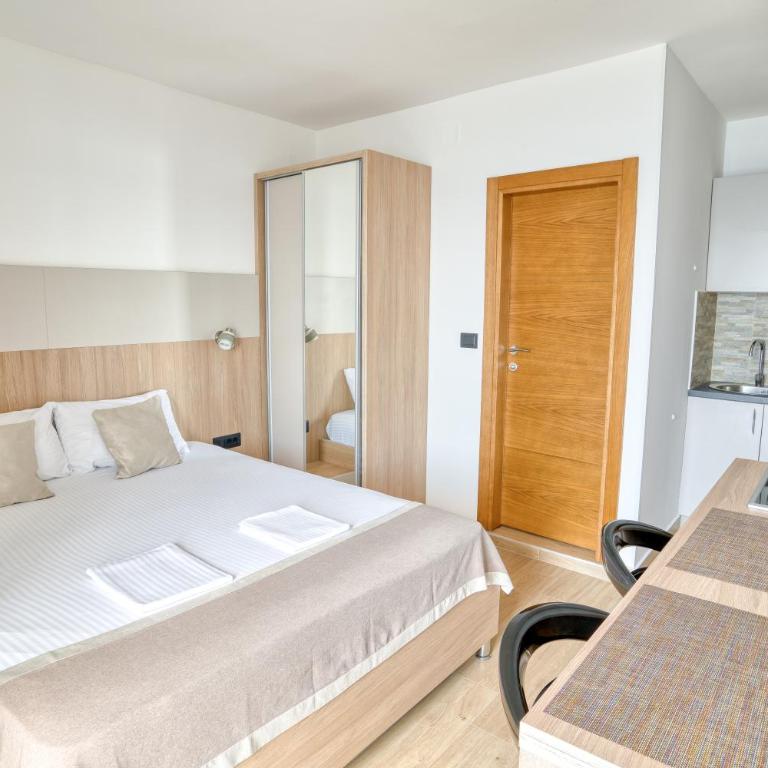 SYMPHONY - One-Bedroom Apartment - 2