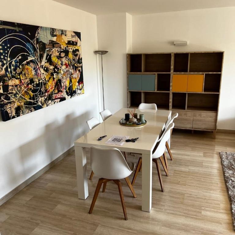Top-of-range appartment of 90m2 & 20m2 of sunny terrace, 2min from sea - Appartement 2 Chambres - 5