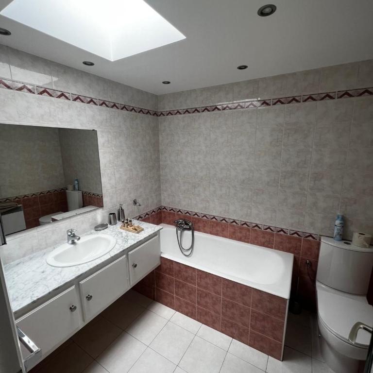 Top-of-range appartment of 90m2 & 20m2 of sunny terrace, 2min from sea - Appartement 2 Chambres - 12
