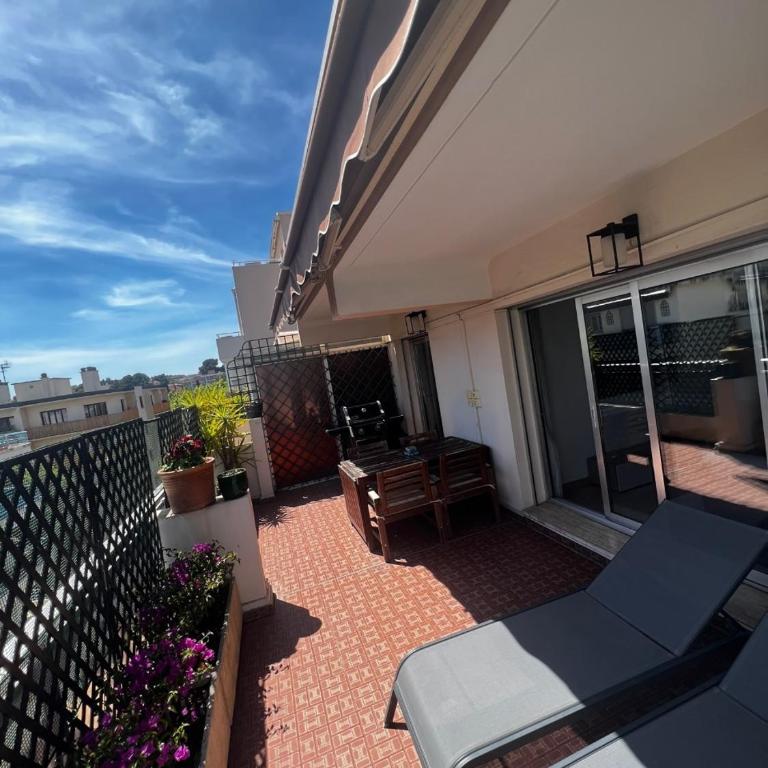 Top-of-range appartment of 90m2 & 20m2 of sunny terrace, 2min from sea - Appartement 2 Chambres - 9