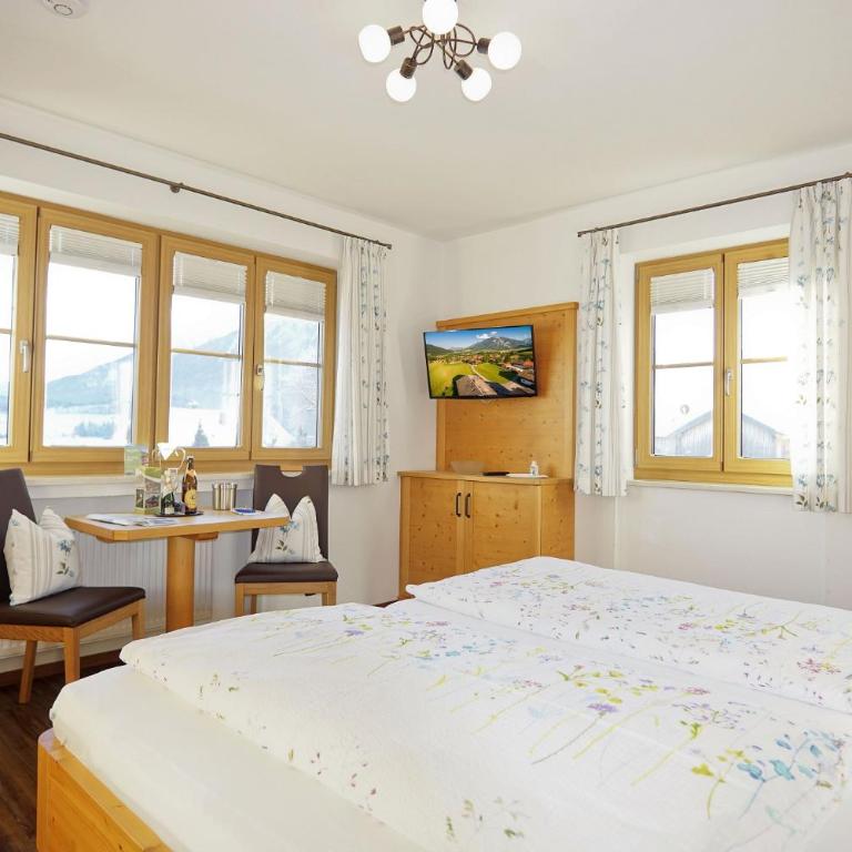 Schneider-Hof inkl. Chiemgaukarte - Doppelzimmer mit Balkon - 1