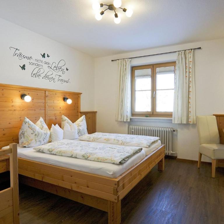 Schneider-Hof inkl. Chiemgaukarte - Doppelzimmer mit eigenem Bad - 1