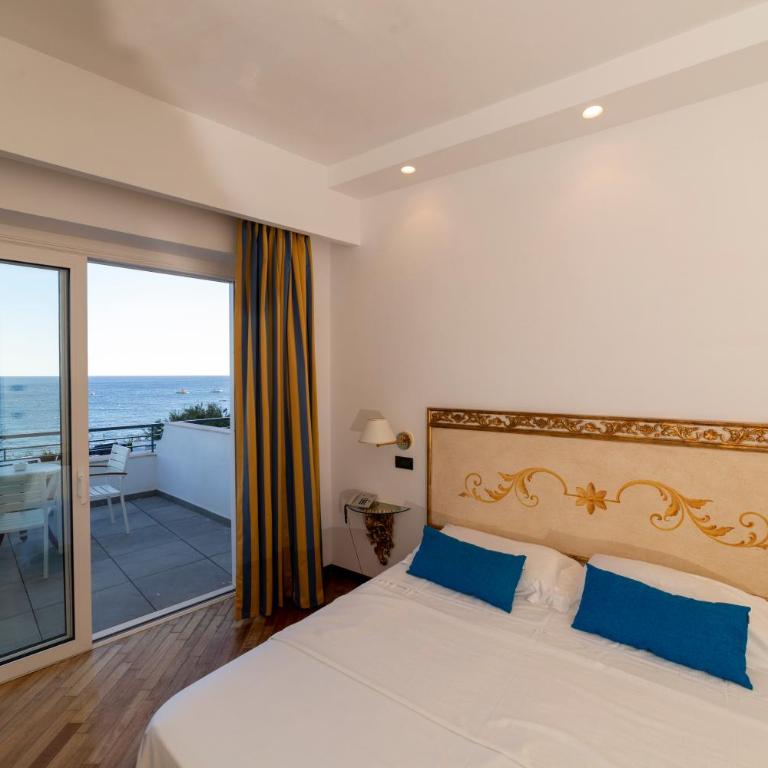Punta Campanella Resort & Spa - Camera Superior Matrimoniale/Doppia con Letti Singoli con Balcone e Vista Mare - 4