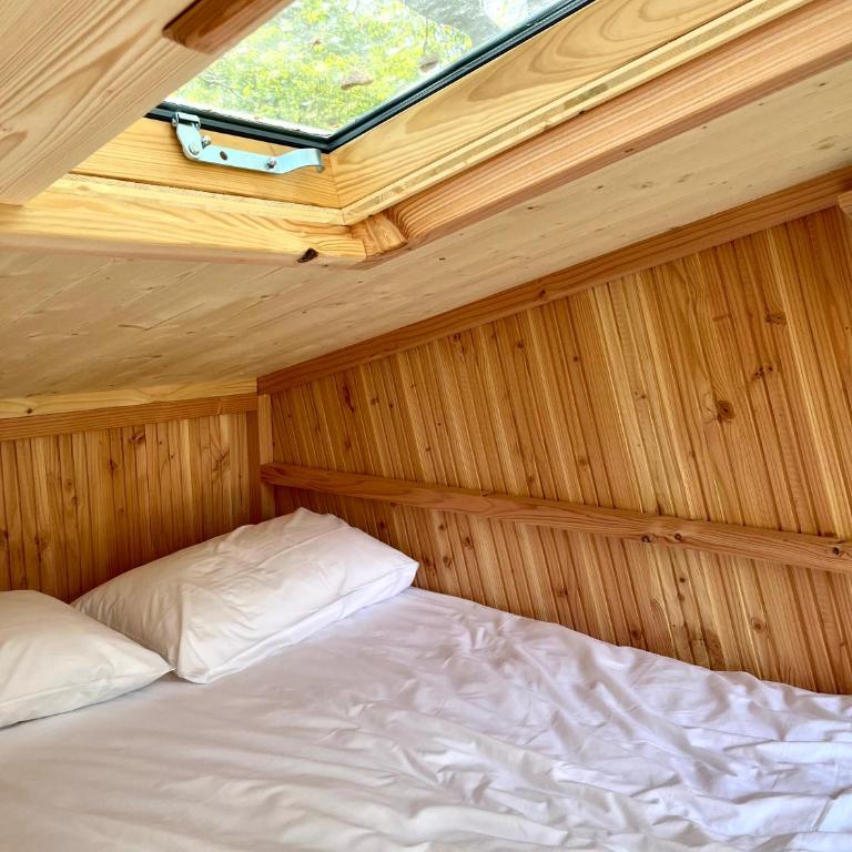 Camping des Gayeulles - Hütte (2 Erwachsene) ohne Küche und Sanitäreinrichtung - 2